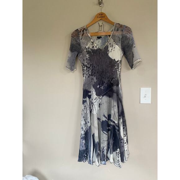 Komarov Elegant Abstract Charmeuse Dress Size Small Cream Gray - Picture 1 of 6